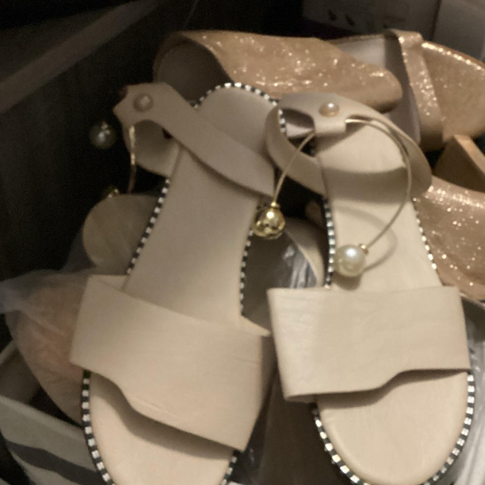Flat sandals with ankle hardware